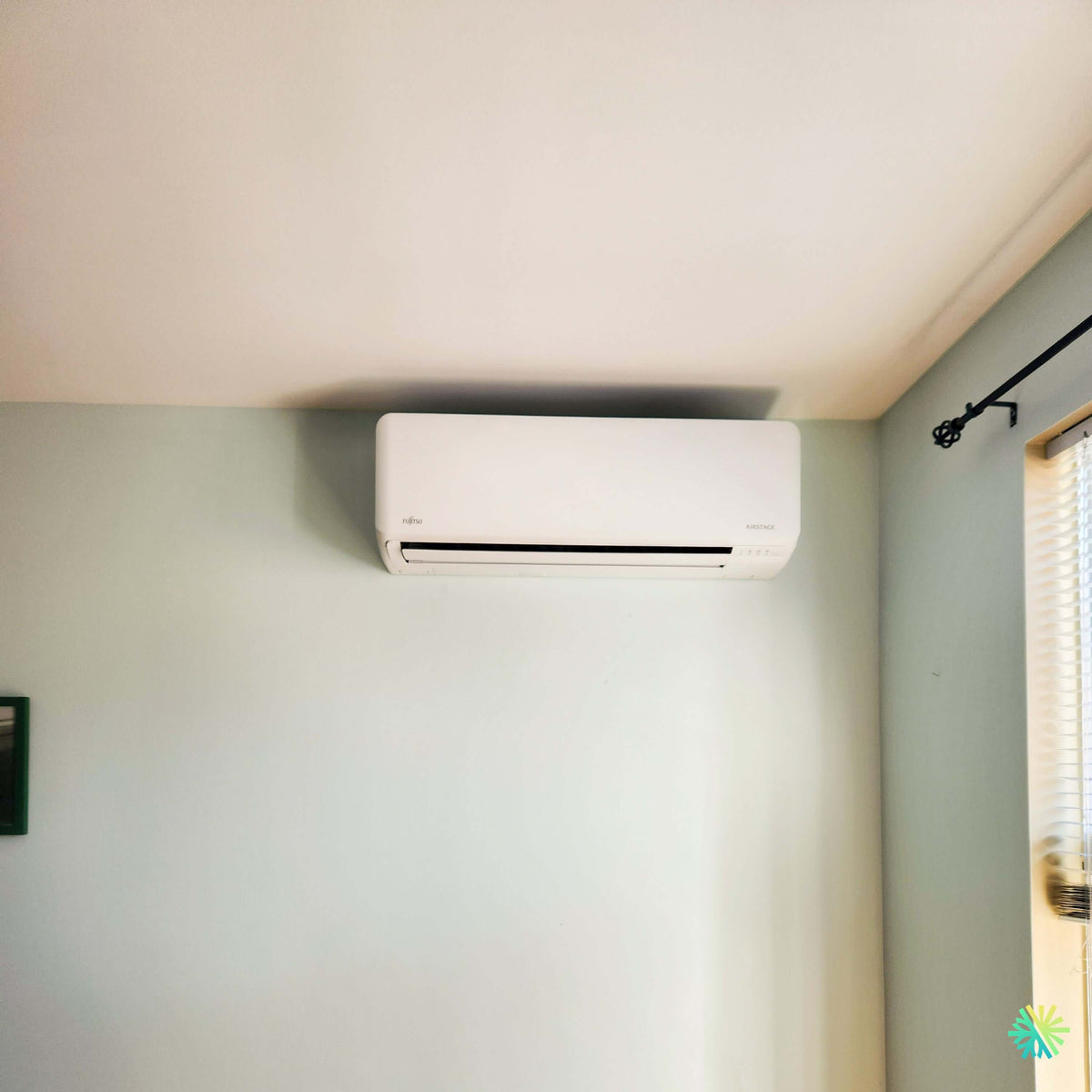 Installation d’une thermopompe murale Fujitsu AIRSTAGE Orion XLTH à Rigaud, en Montérégie