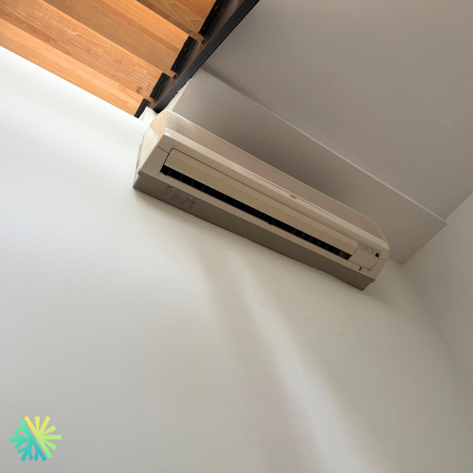 Réparation experte d’une thermopompe murale SANYO à Laval
