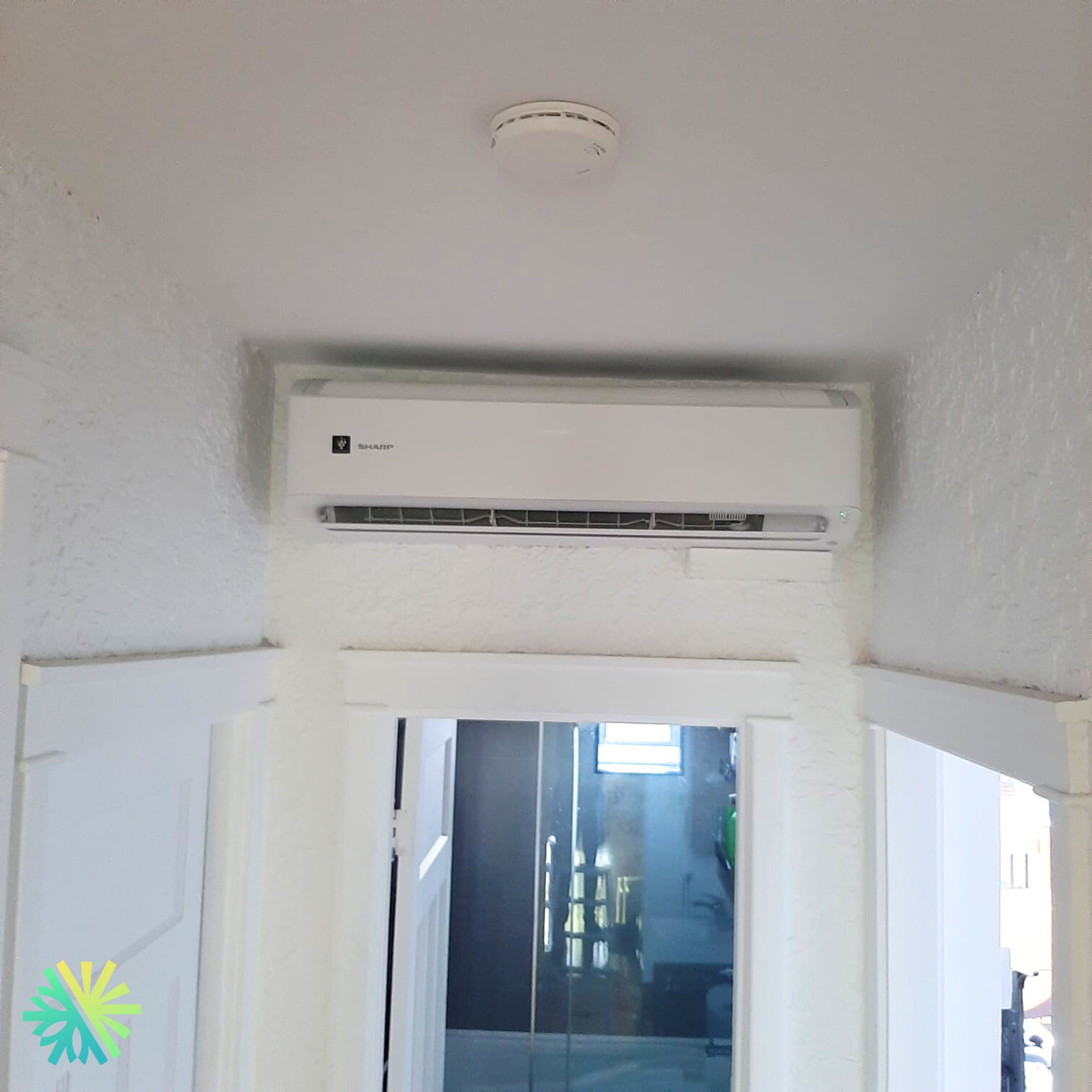 Installation d’une thermopompe murale Sharp ZU1 à Senneville
