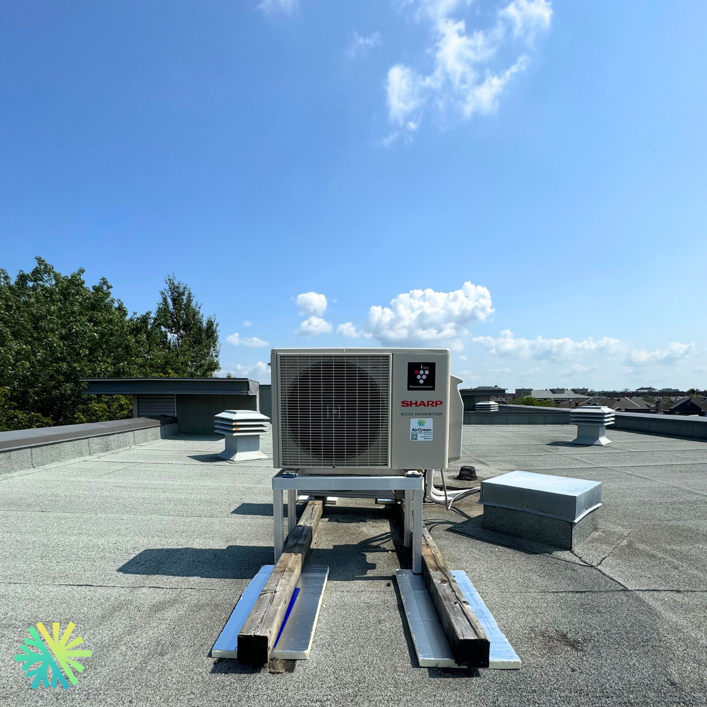 Installation d’une thermopompe Sharp ZHU1 12 000 BTU à Laval