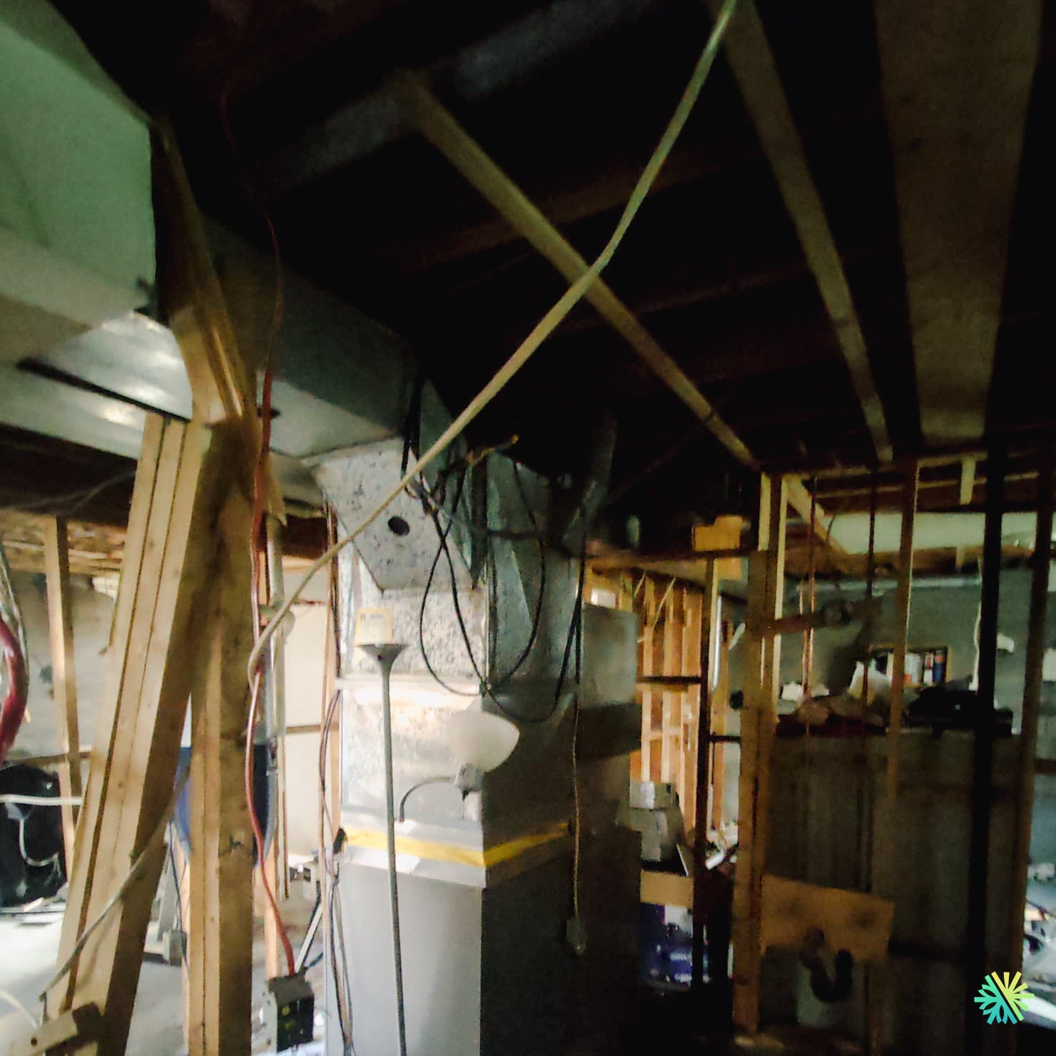 La chasse aux odeurs : comment la ventilation a éradiqué une mystérieuse odeur de moisi dans un sous-sol à Laval