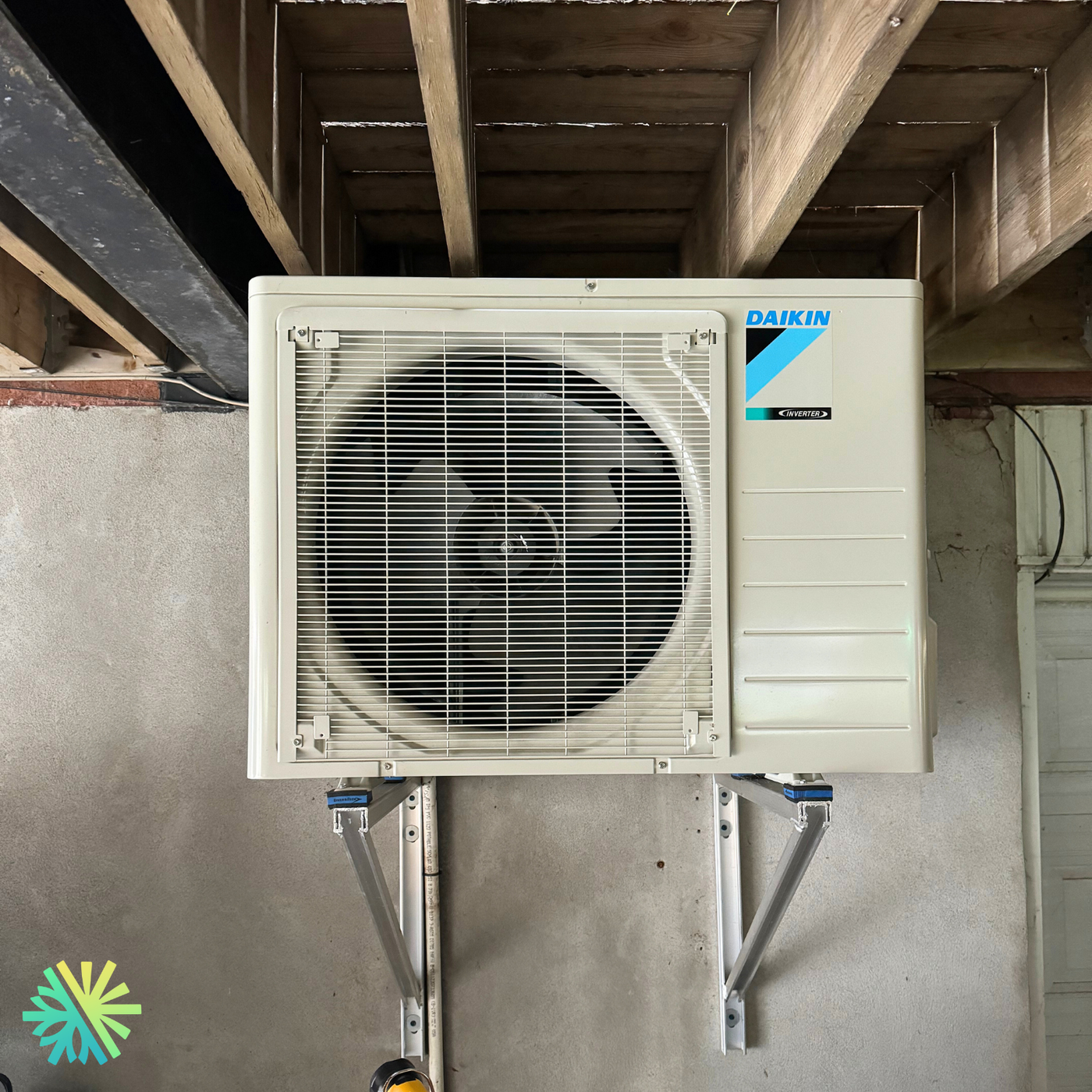 Réparation d'une thermopompe murale Daikin Mini Split à Montréal