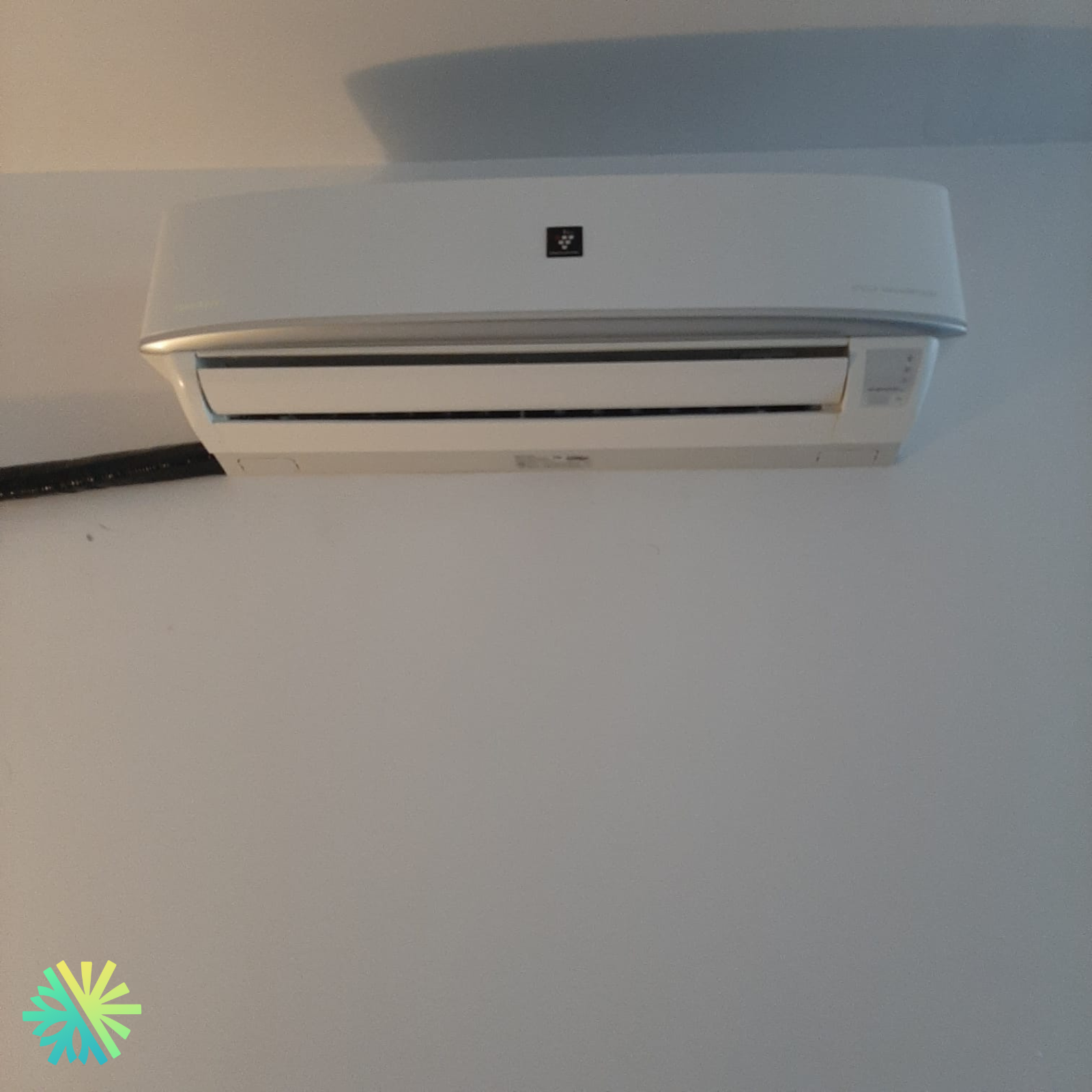 Réparation d'une thermopompe murale Sharp à Laval
