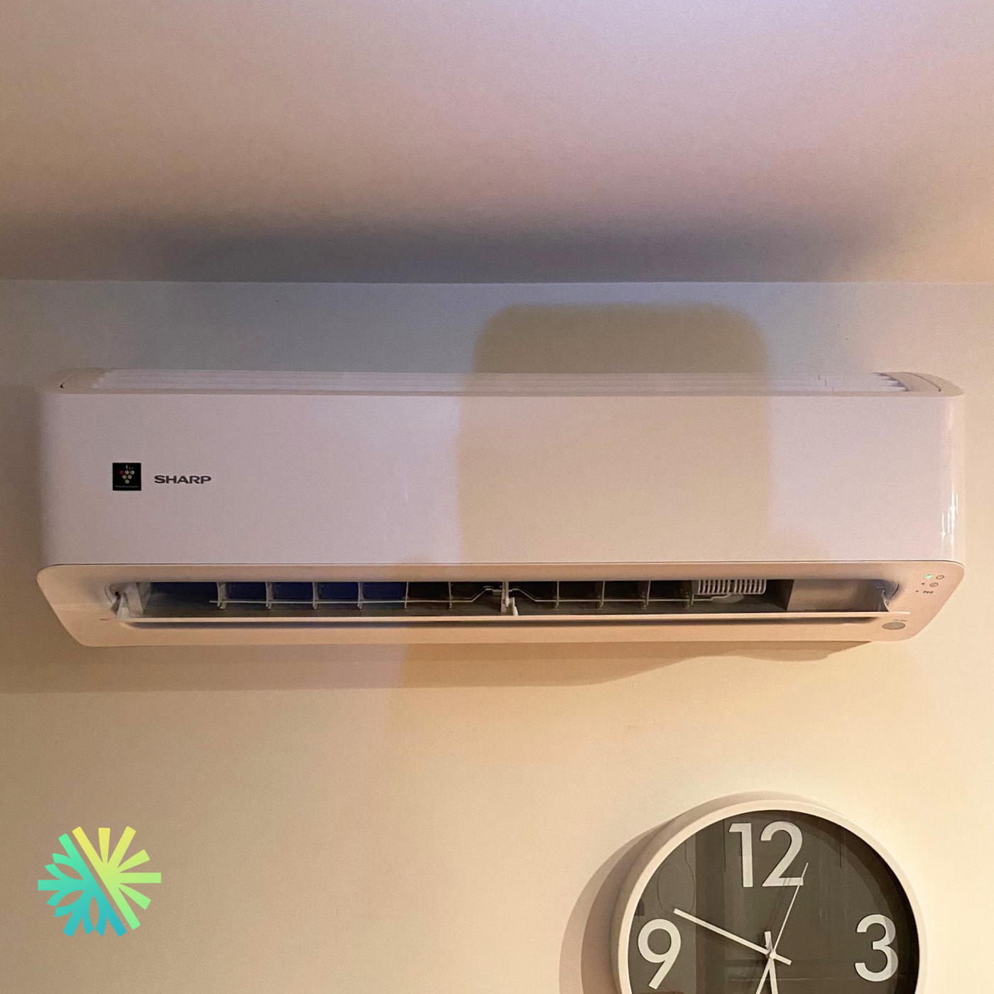 Installation d’une thermopompe double zone Sharp BU à Sainte-Julie