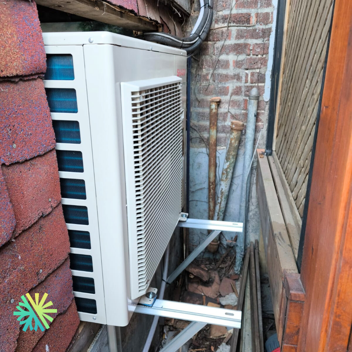 Installation d’une thermopompe murale SHARP ZU1 24 000 BTU à Saint-Léonard