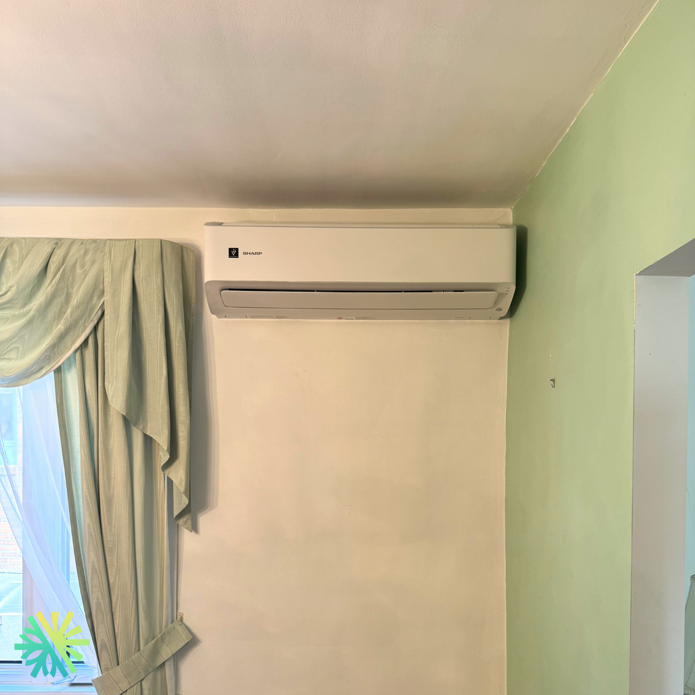 Installation d’une Mini Split Thermopompe SHARP ZU1 à Saint-Laurent