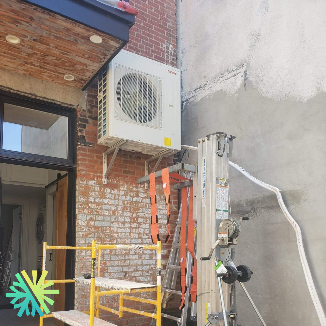 Installation d'une thermopompe DoubleZone Tosot LomoPlus UltraHeat dans le Vieux-Port de Montréal