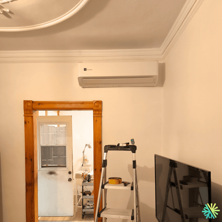 Installation d’une thermopompe murale Sharp à Ville-Marie (Montréal)