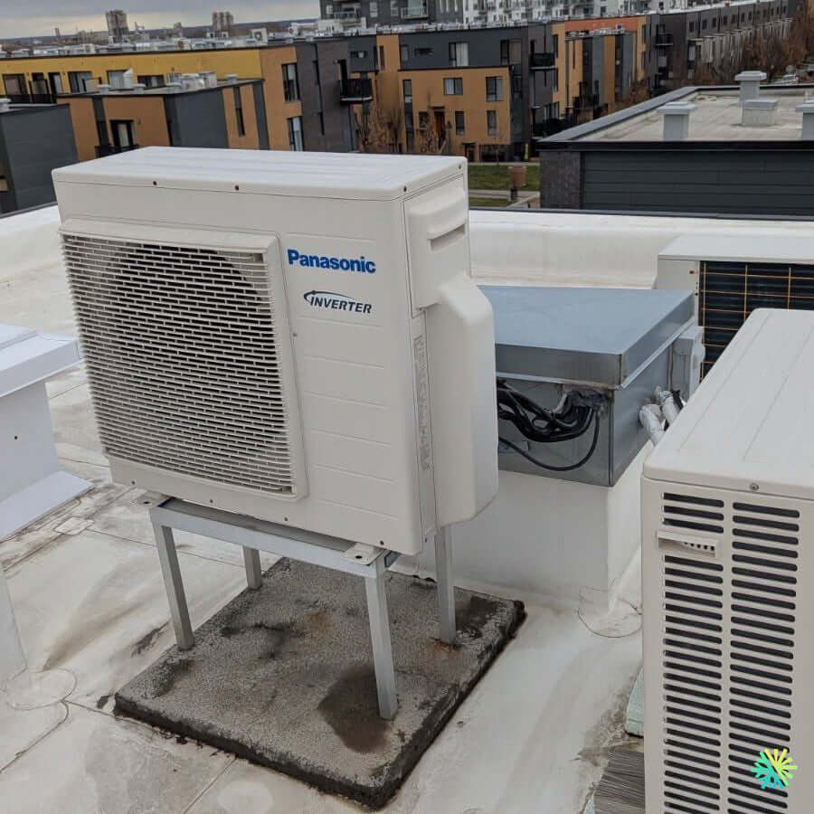 Installation d’une Panasonic Inverter thermopompe murale sur toit plat au Sud-Ouest (Montréal)