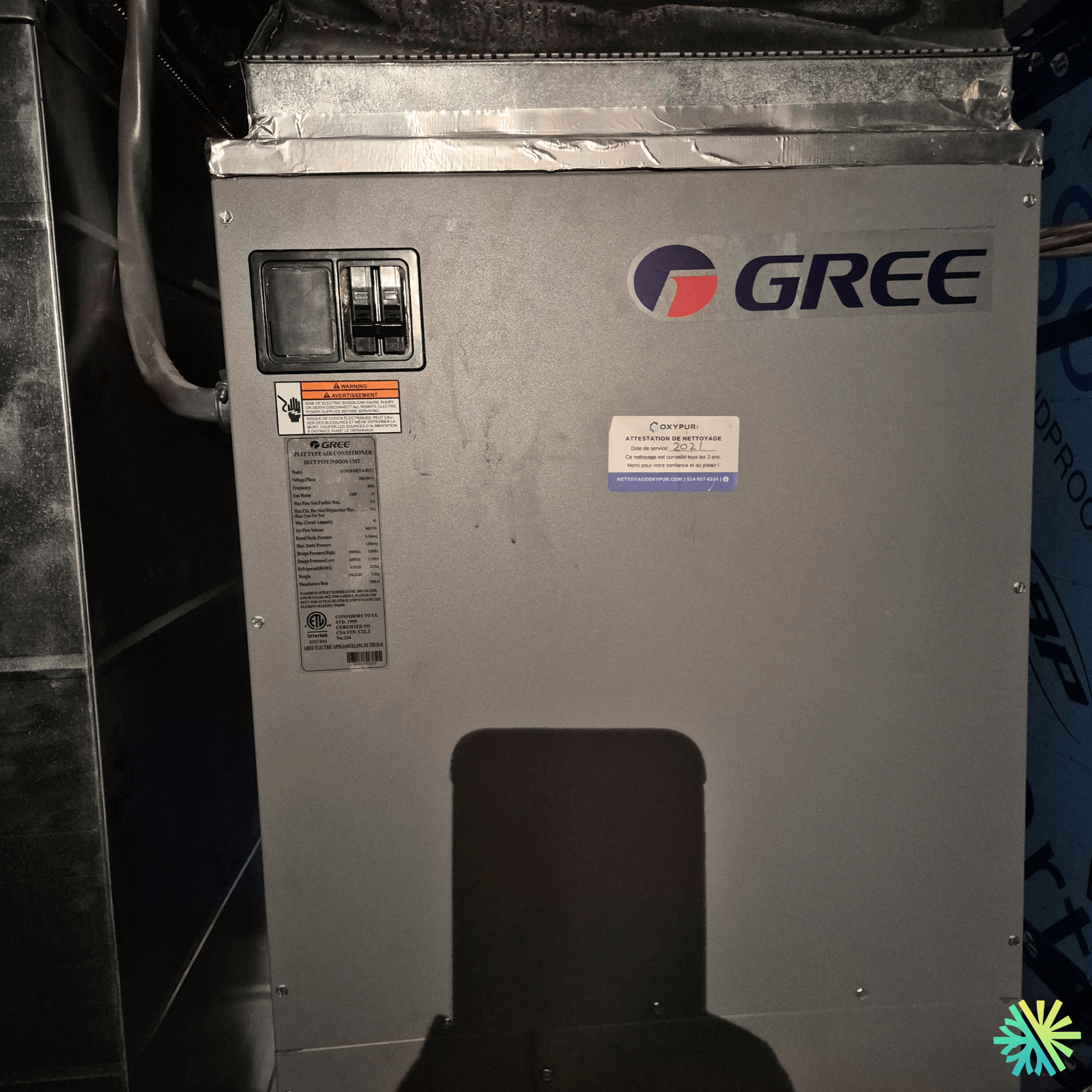 Service et entretien d’une thermopompe centrale Gree à Chomedey (Laval) : remise au point d’un gestionnaire d’air gainable