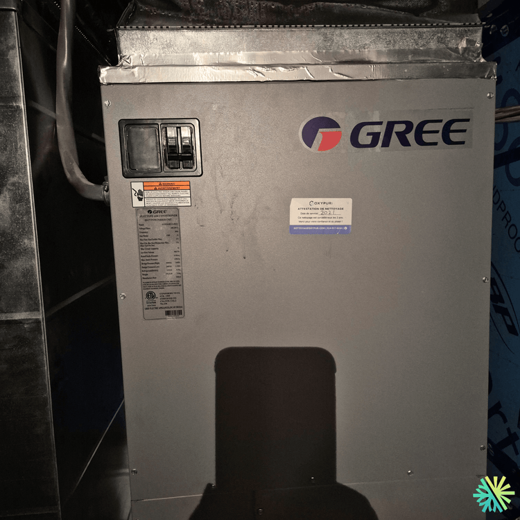Service et entretien d’une thermopompe centrale Gree à Chomedey (Laval) : remise au point d’un gestionnaire d’air gainable