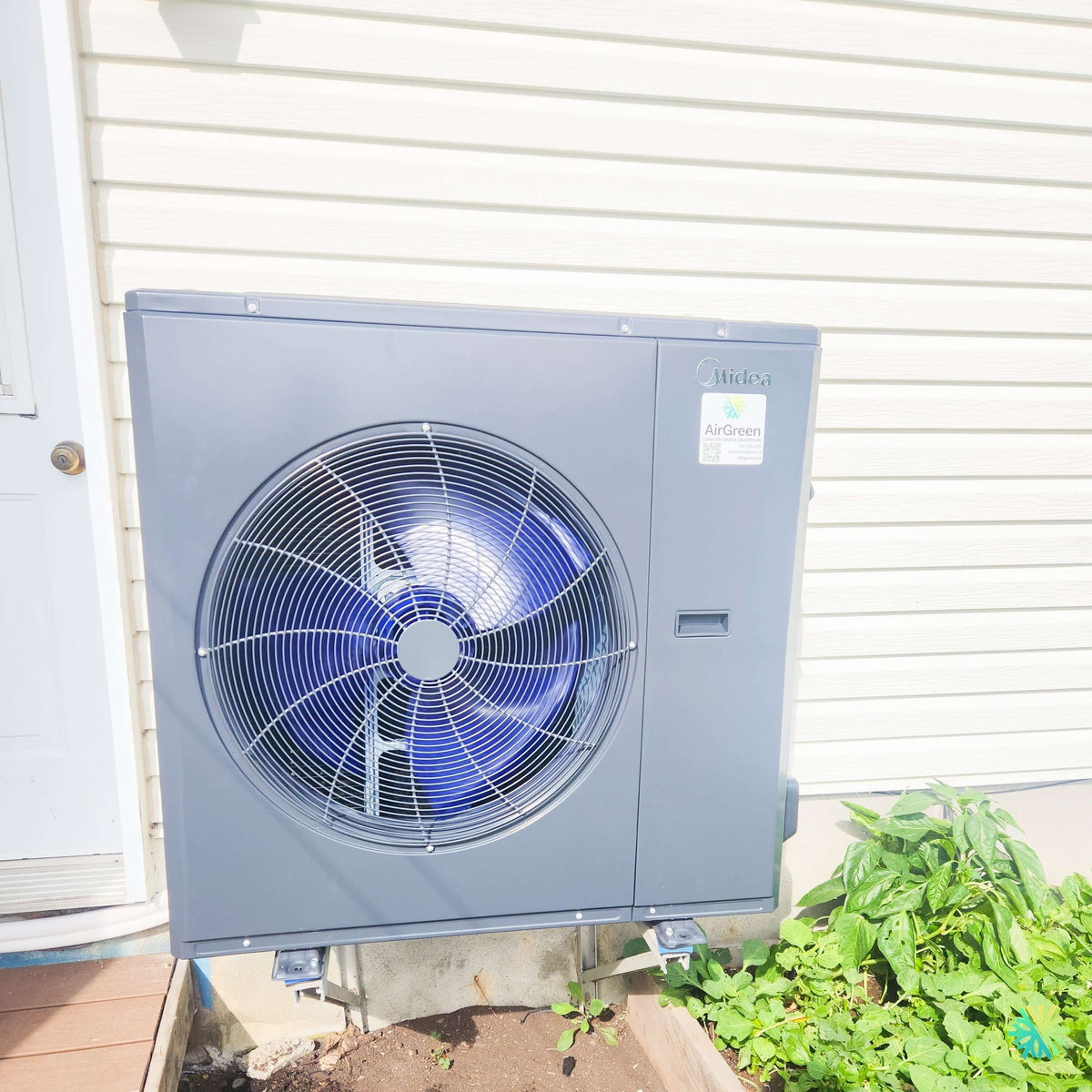 Installation d’une thermopompe centrale MIDEA EVOX G3 à Sainte-Julie sur la Rive-Sud de Montréal