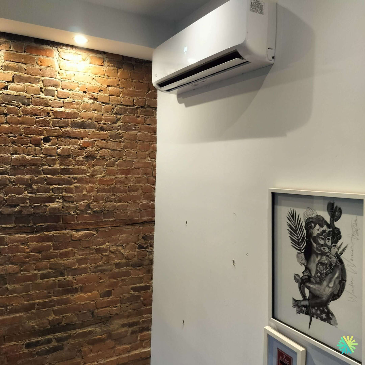 Installation of a Gree wall-mounted heat pump in a condo in Plateau-Mont-Royal
