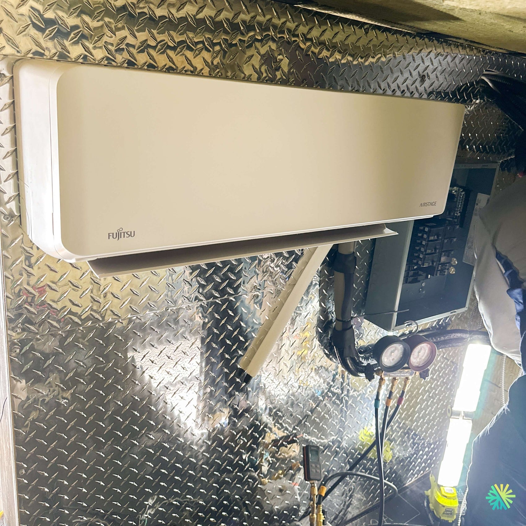 Installation d’une thermopompe murale Fujitsu AIRSTAGE Orion XLTH à Saint-Gérard-Majella