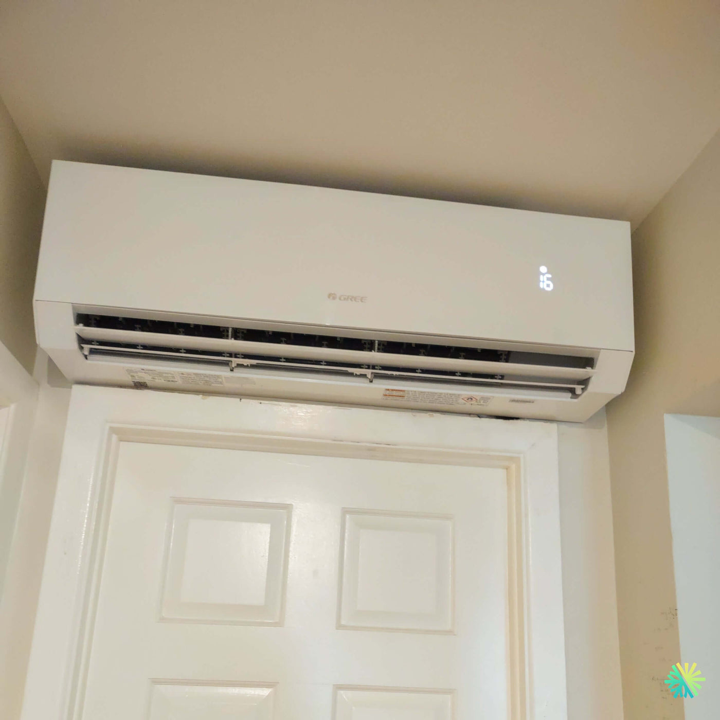 Installation d’une thermopompe murale GREE CROSSOVER R32 à Vimont, Laval