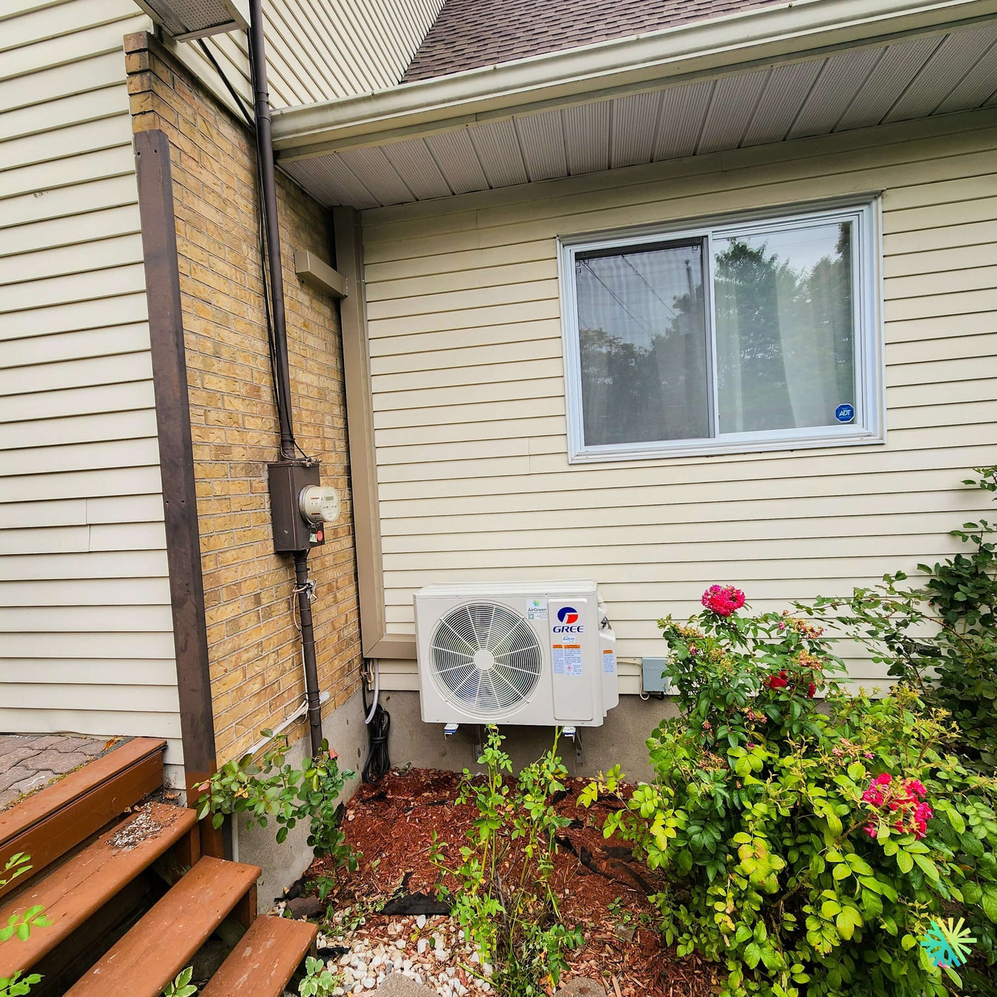 Installation d’une thermopompe DoubleZone GREE FREE MATCH R32 2 zones 2 têtes à Sainte-Dorothée, Laval