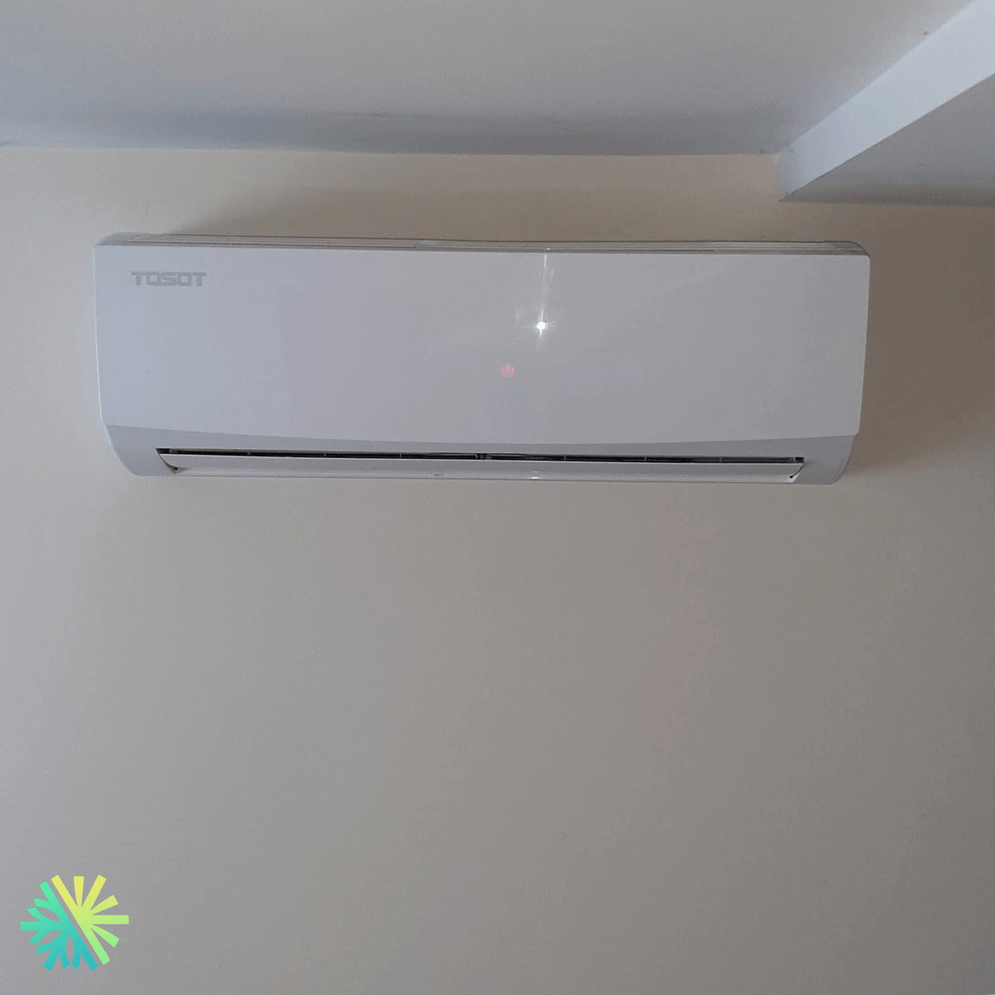 Installation exceptionnelle de climatiseur mural Tosot LomoPlus UltraHeat à Boucherville