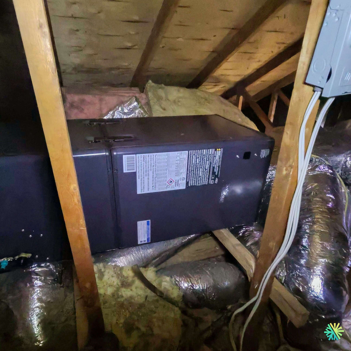 Installation d’une fournaise électrique MIDEA EVOX G3 en configuration horizontale dans un entretoit à Oka, Laurentides