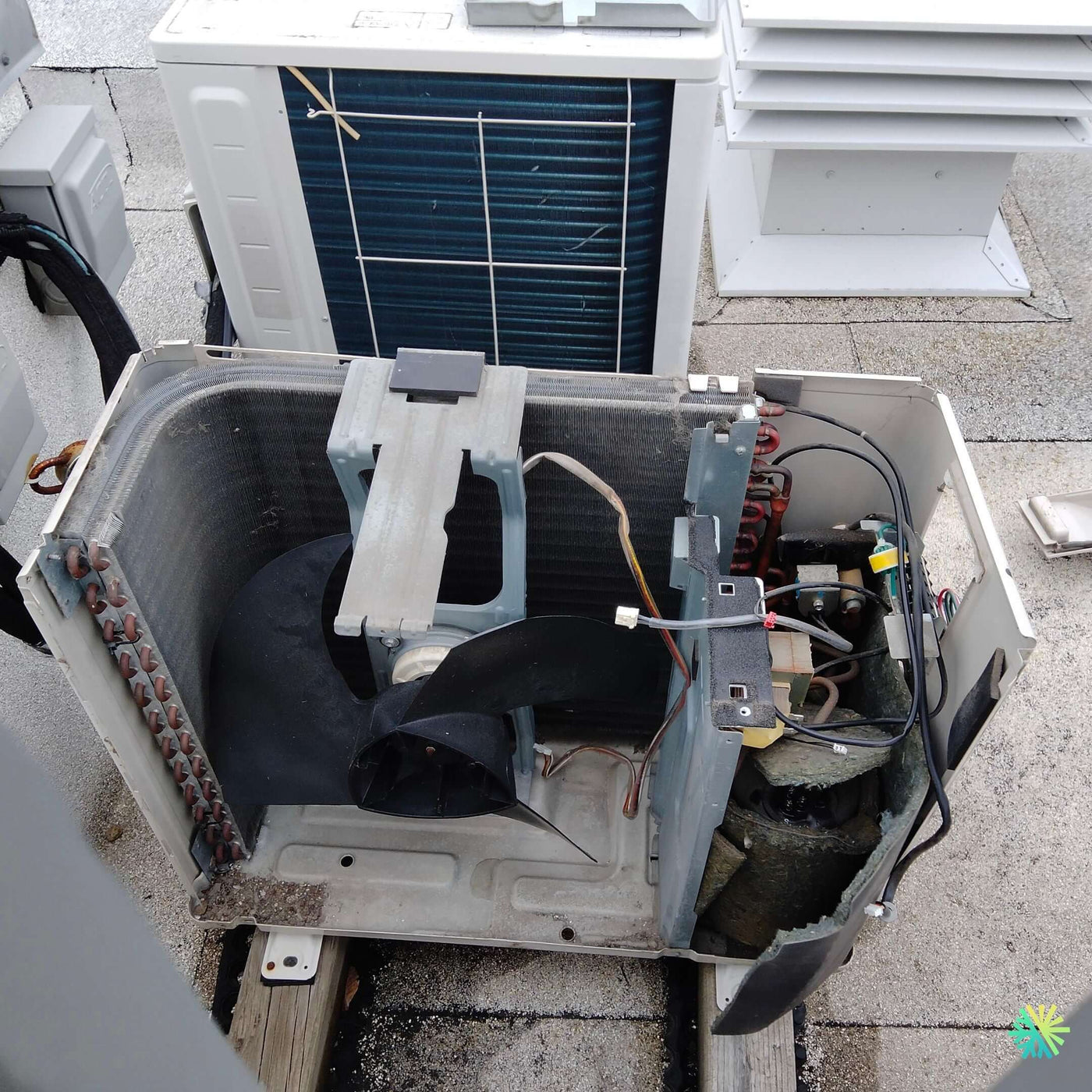 Réparation d’un climatiseur Midea à Saint-Lambert