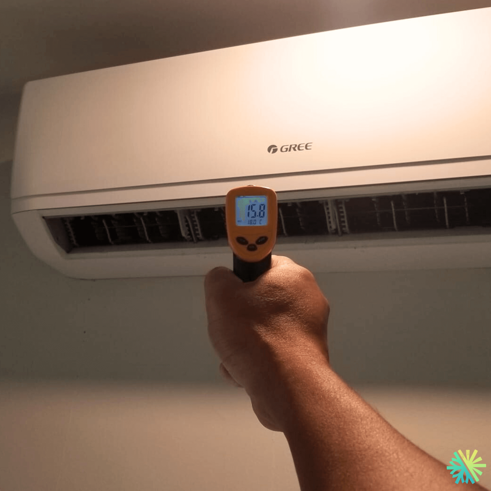 Réparation d’une thermopompe murale Gree à Ville-Marie (Montréal) : air tiède, performance en baisse… puis retour au confort