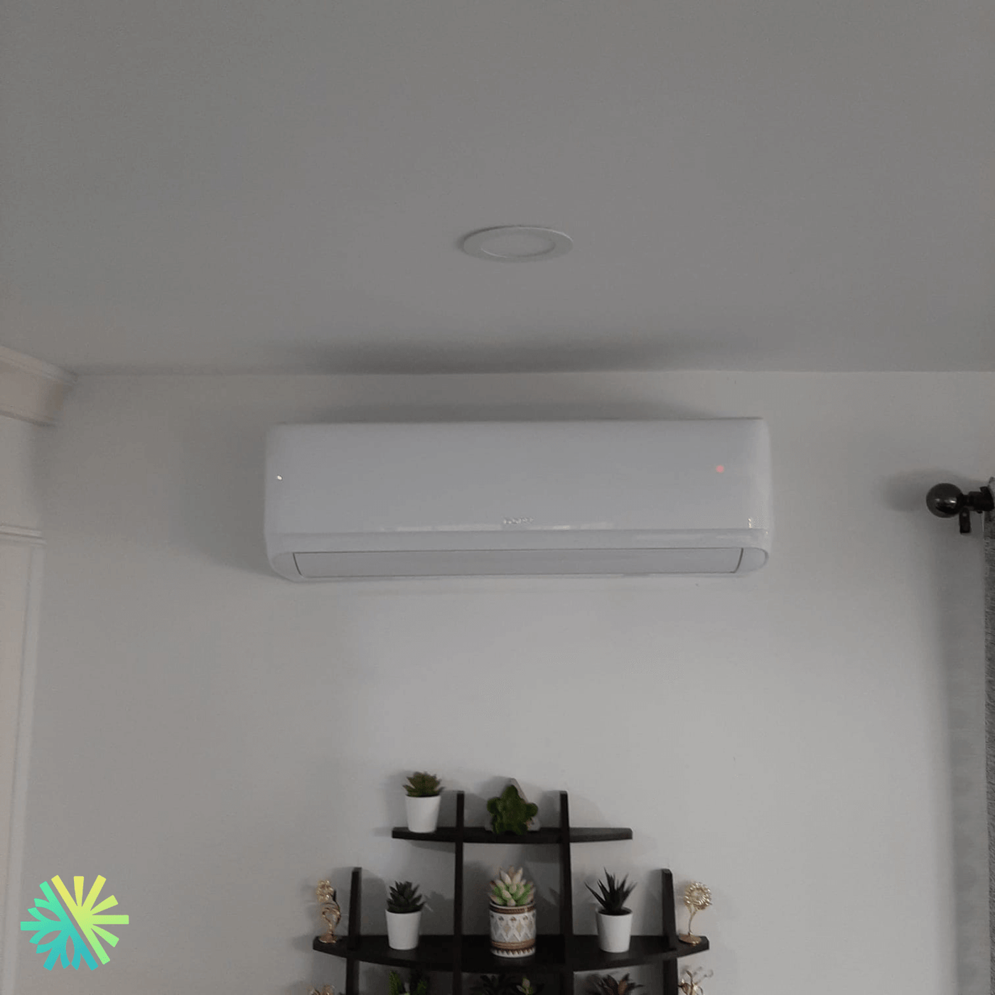 Installation d'une thermopompe murale GREE VITA à Dorval, Montréal