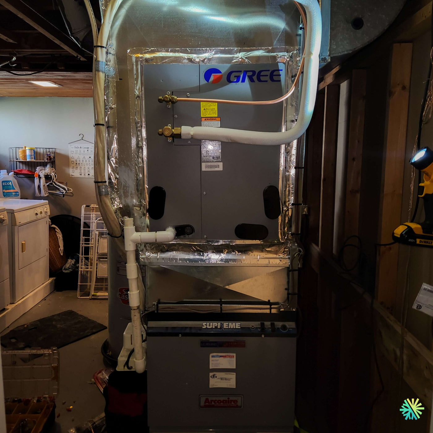 Installation d’une GREE FLEXX Fournaise Électrique – Air Handler à Rivière-des-Prairies–Pointe-aux-Trembles, Montréal : intégration centrale dans un sous-sol résidentiel existant