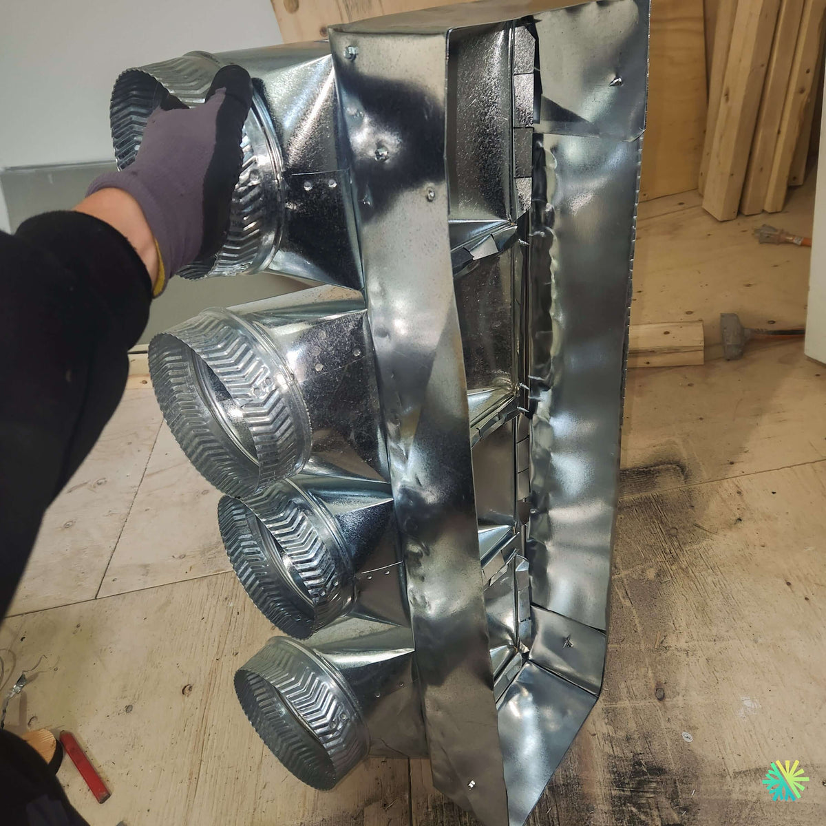 Installation d’une thermopompe gainable GREE All Match Slim Duct R32 à Pont-Viau, Laval : un système CVAC discret avec conduits sur mesure