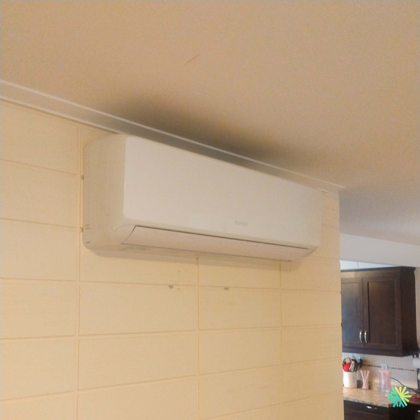 Installation d’une thermopompe murale GREE LIVO R32 à Pont-Viau, Laval – climatiseur mini split résidentiel par AirGreen