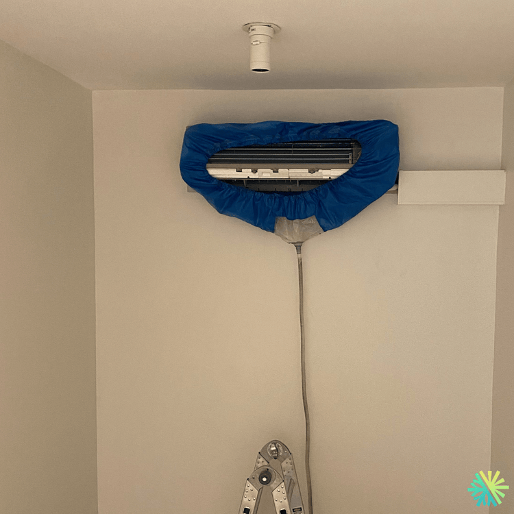 Nettoyage d’une thermopompe murale Tosot à Ville-Marie (Montréal) : un entretien complet pour retrouver performance et air sain