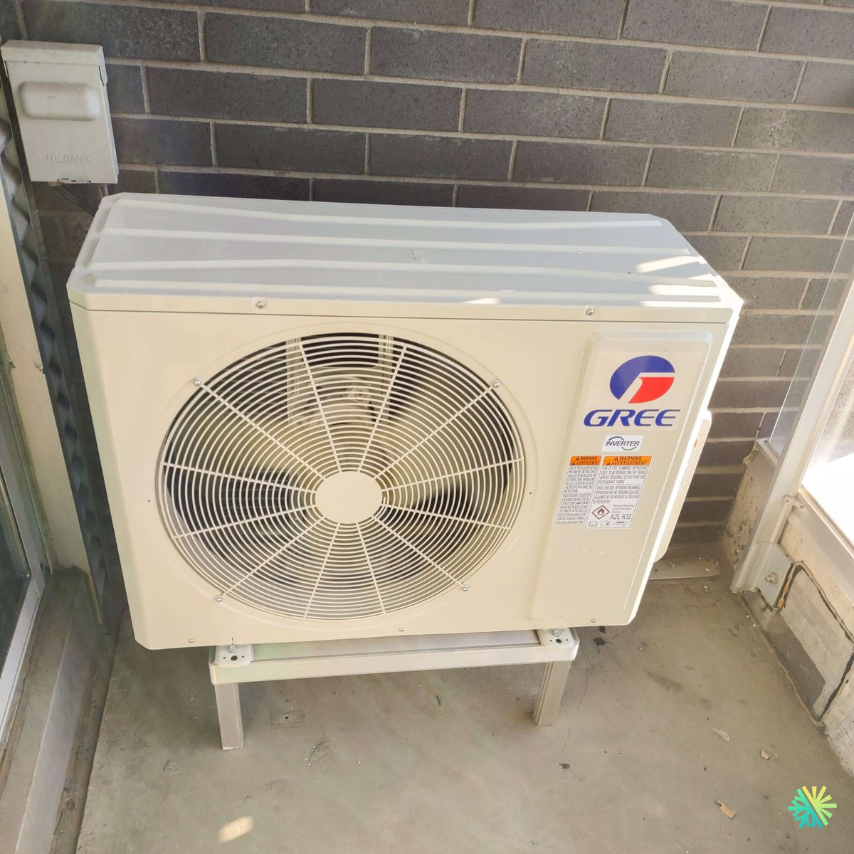 Installation d’une GREE LIVO R32 Thermopompe Murale – Climatiseur – Mini Split à Pointe-Claire, dans l’Ouest-de-l’Île de Montréal