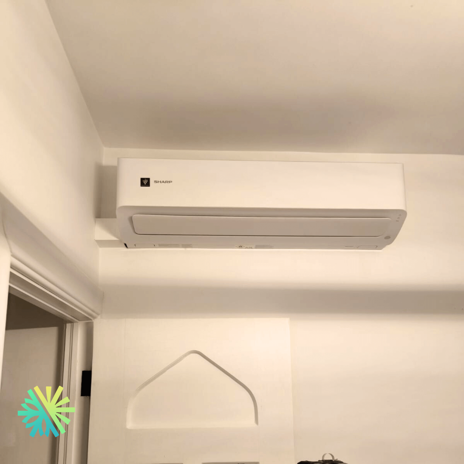 Installation d’une thermopompe murale SHARP ZU1 à Sainte-Marthe-sur-le-Lac