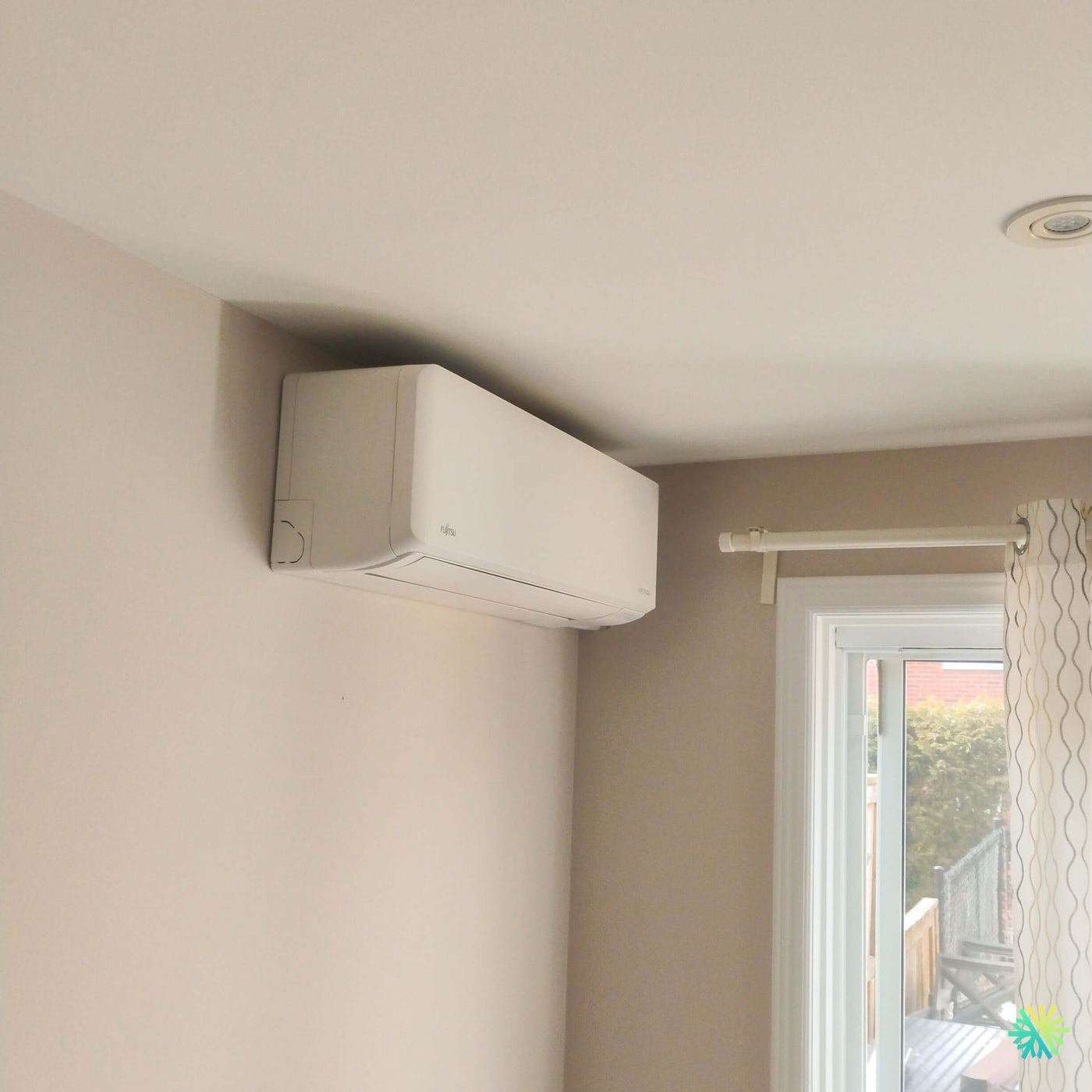 Installation d’une thermopompe murale FUJITSU ORION XLTH KZAH R-32 12 000 BTU à Terrebonne (Rive Nord)