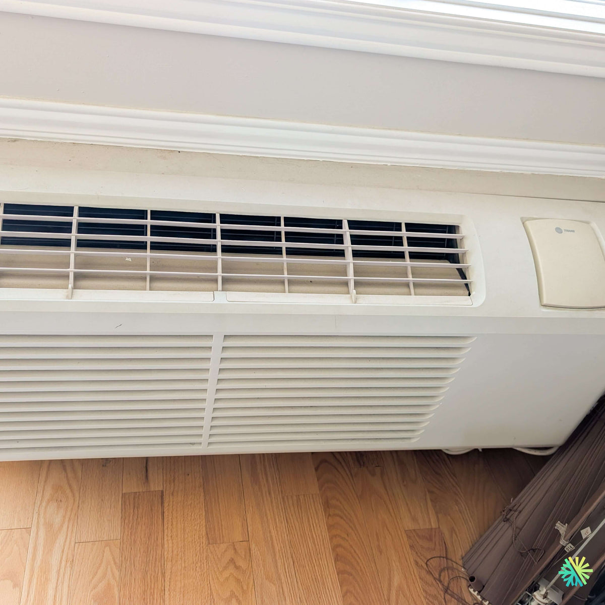 Installation d’un PTAC TRANE ProSpace sous fenêtre à Sainte-Marie-Madeleine