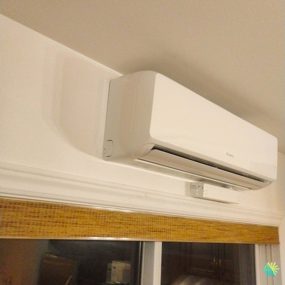 Installation of a GREE VITA R32 Wall-Mounted Heat Pump – Air Conditioner – Mini Split in a Montreal-Est Apartment