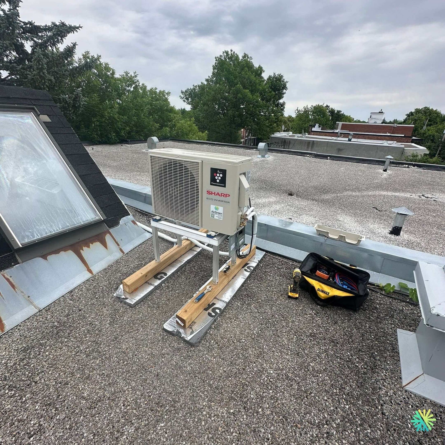 Installation d’une Sharp Eco Inverter thermopompe murale au Plateau-Mont-Royal (Montréal)