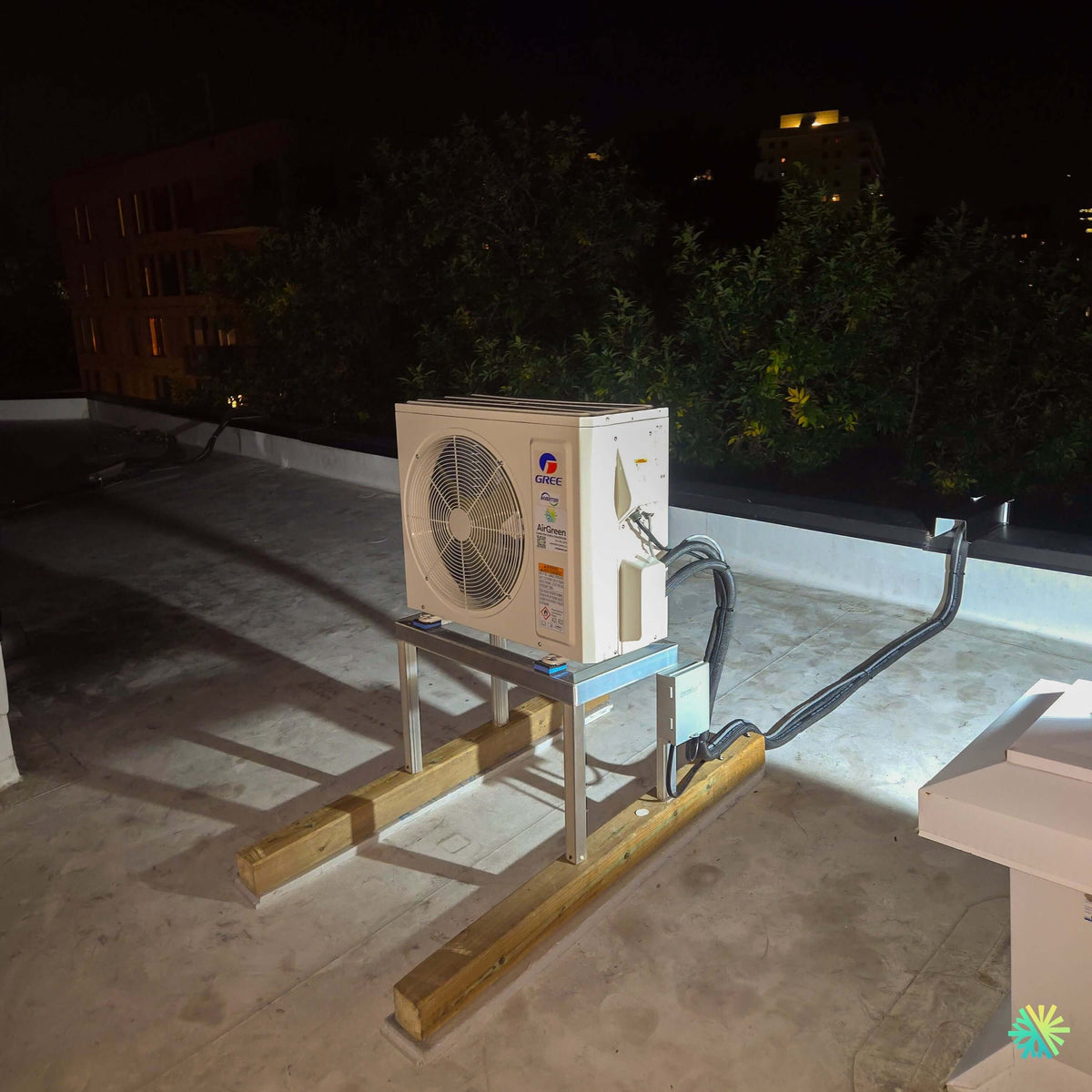 Installation d’une thermopompe GREE FREE MATCH R32 DoubleZone 2 têtes à Deux-Montagnes : une solution CVAC discrète, robuste et bien adaptée aux contraintes de toiture