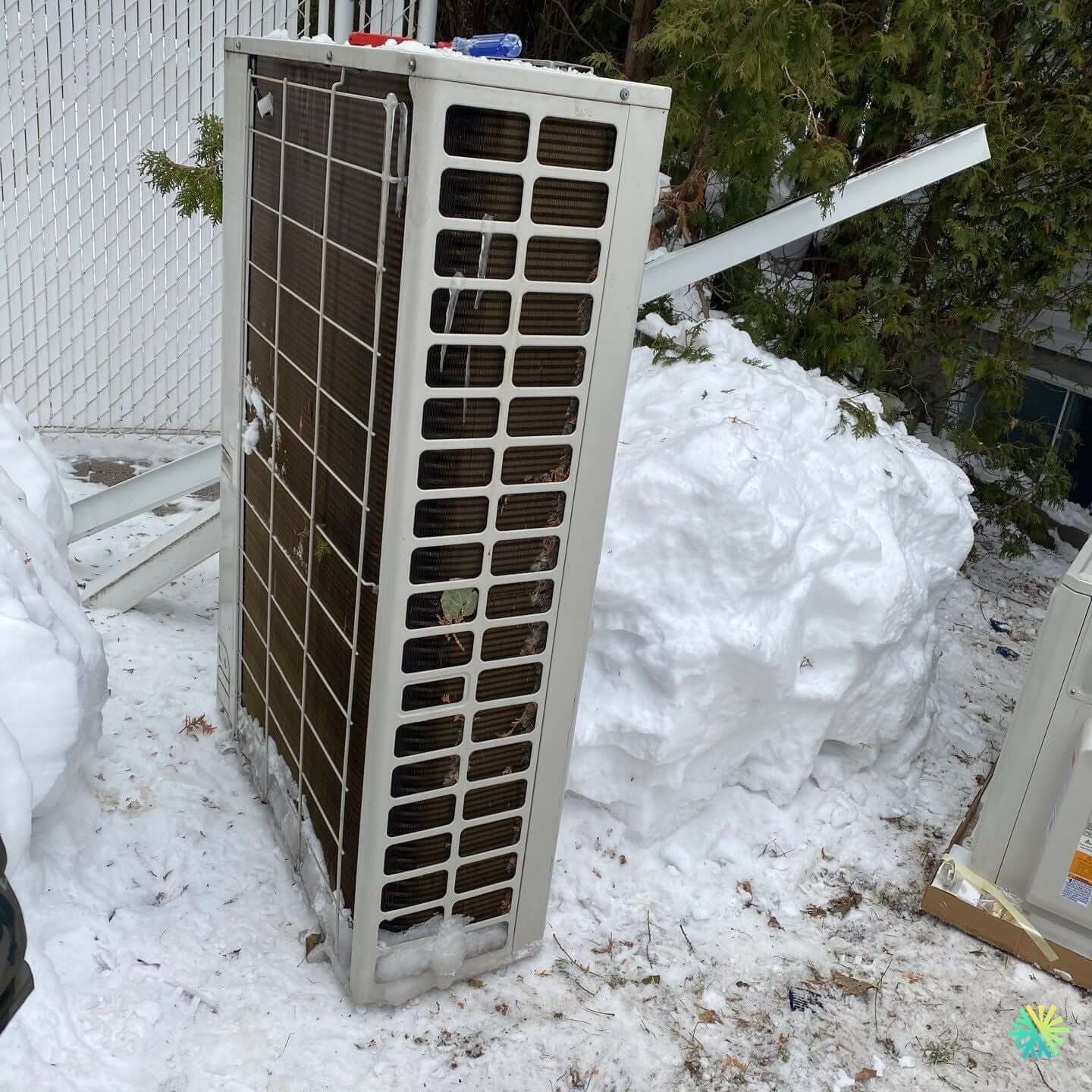 Réparation d’une thermopompe centrale Midea à Saint-Laurent