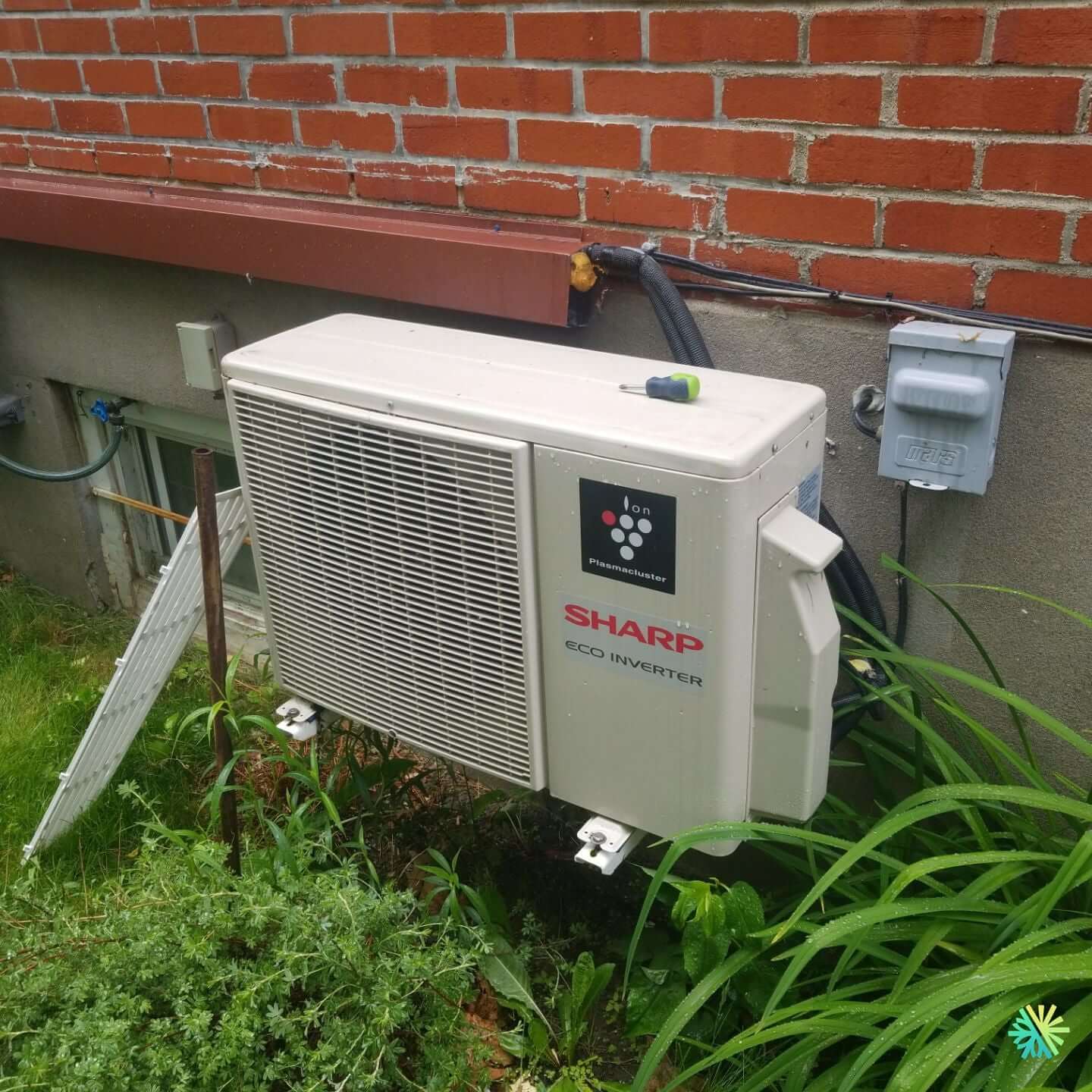 Réparation d’une thermopompe murale Sharp à Sainte-Dorothée