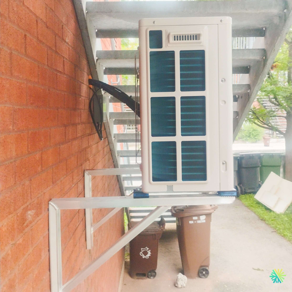 Installation of a Samsung WindFree™ MaxHeat wall-mounted heat pump in Saint-Léonard, Montreal