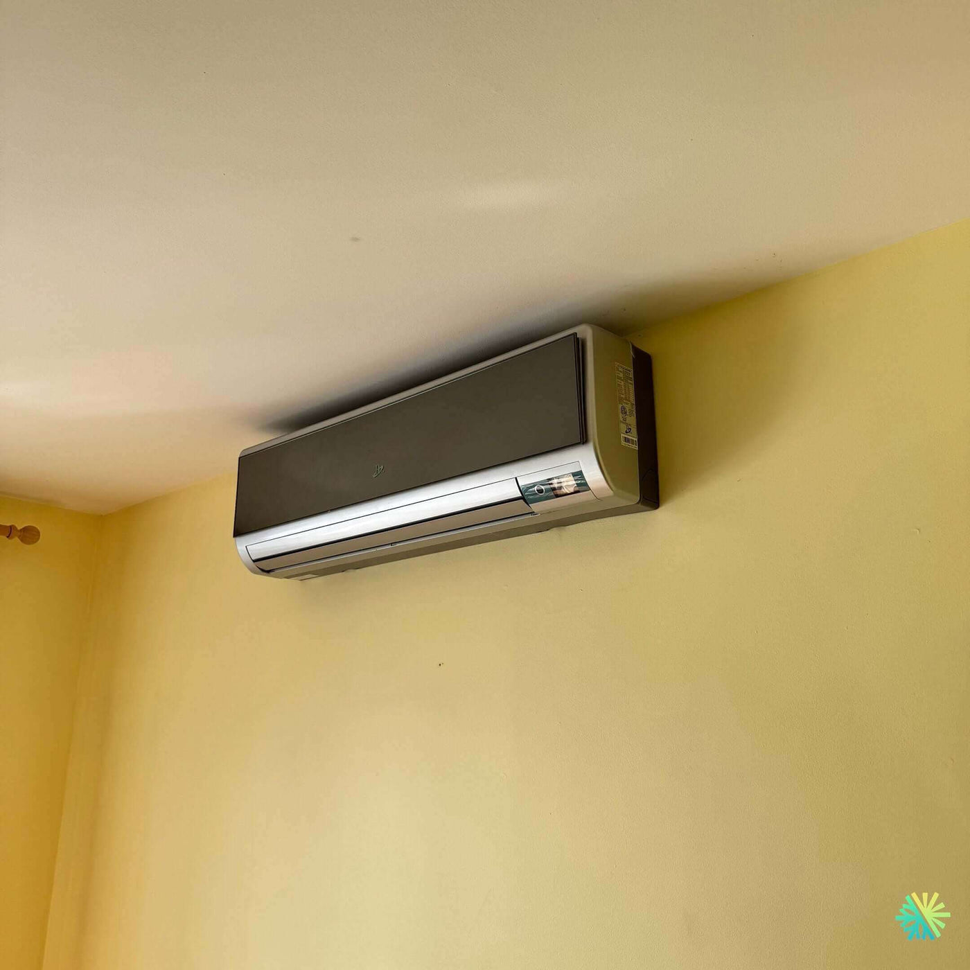 Installation d’une thermopompe murale Gree dans un condo à Saint-Laurent