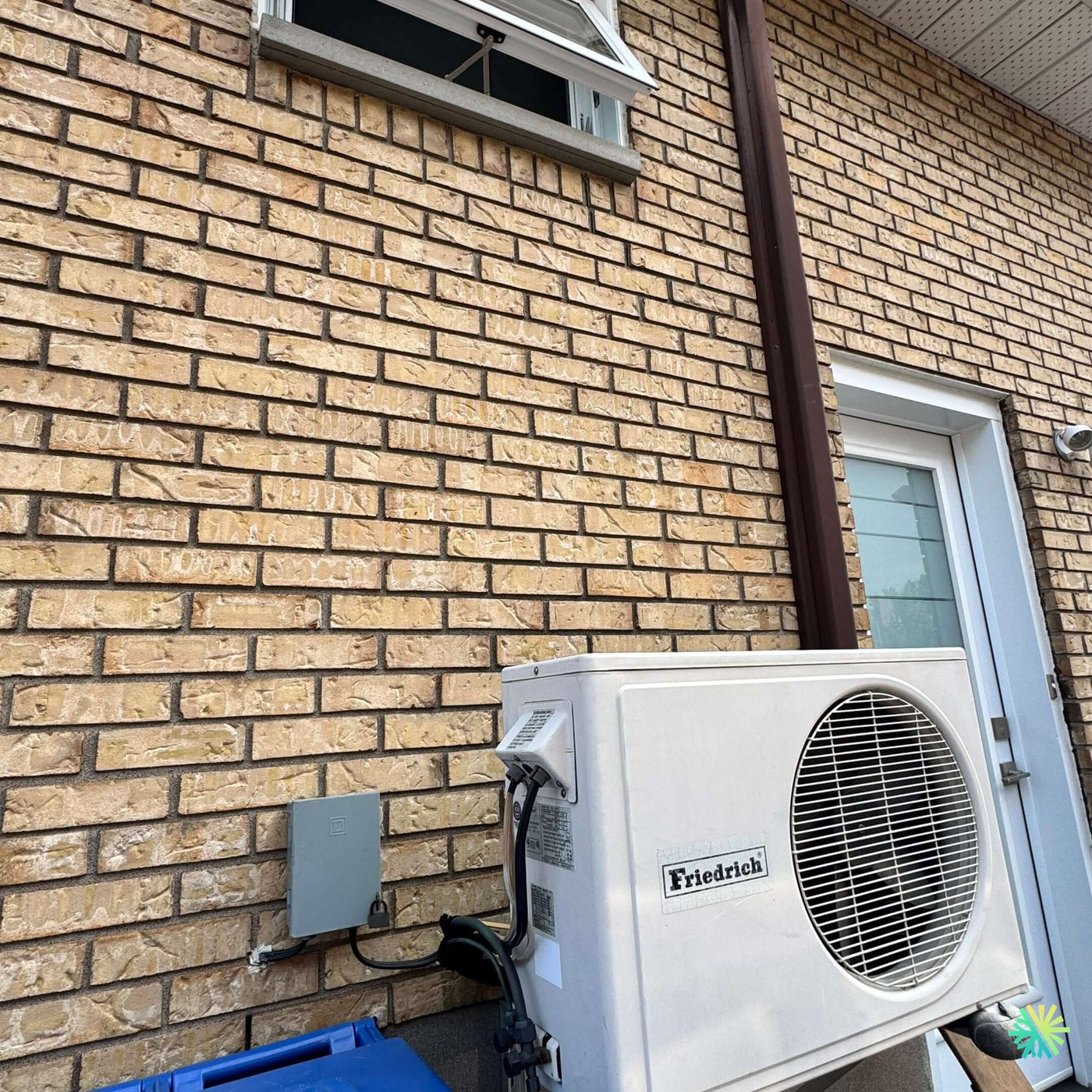 Réparation d’une thermopompe murale Friedrich à Saint-Laurent