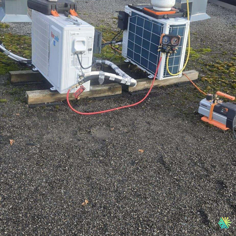 Installation d’une Midea thermopompe murale sur toit plat à Saint-Laurent