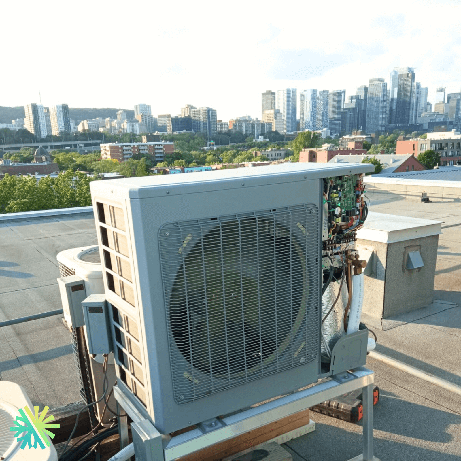 Réparation d’une thermopompe centrale GREE à Montréal