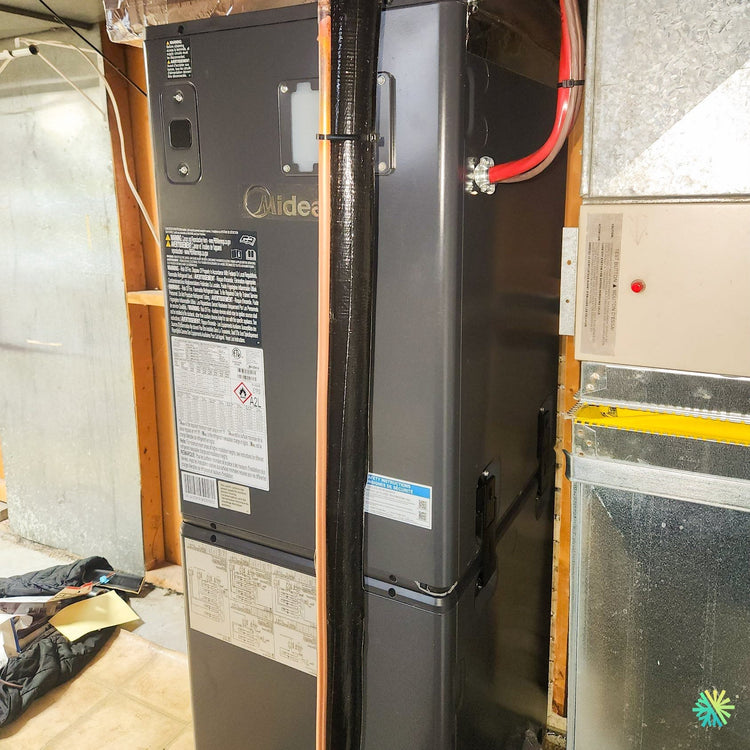 Installation d’une Fournaise Électrique MIDEA EVOX G3 2 Tonnes à Brossard : système central avec air handler compact et intégration soignée au réseau de conduits