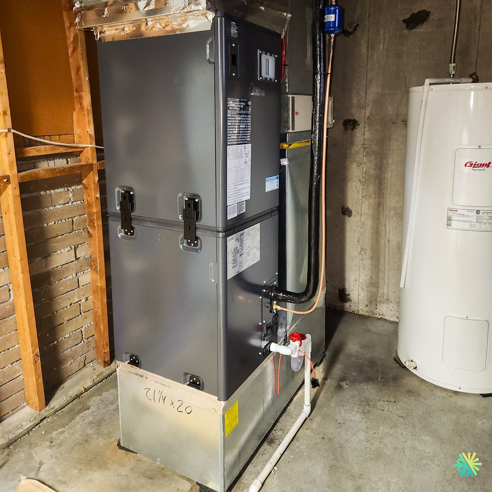 Installation d’une fournaise électrique centrale MIDEA EVOX G3 2 tonnes sur la Rive Sud de Montréal