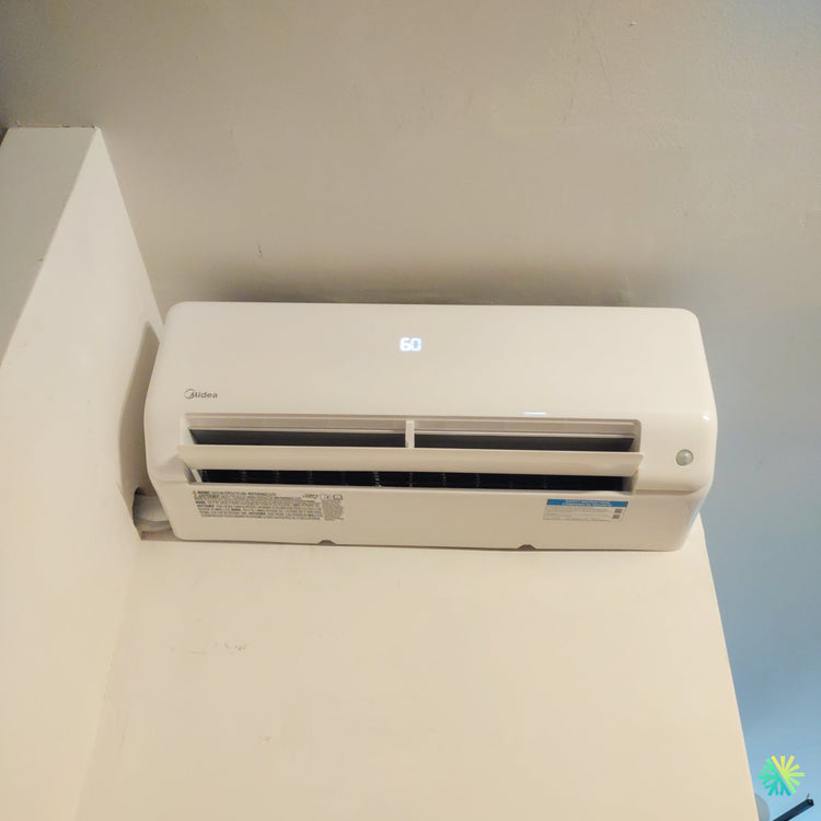 Installation d’une thermopompe double zone MIDEA MIDEA28 à Pierrefonds-Roxboro : 2 têtes murales, 1 unité extérieure, confort précis pour deux espaces