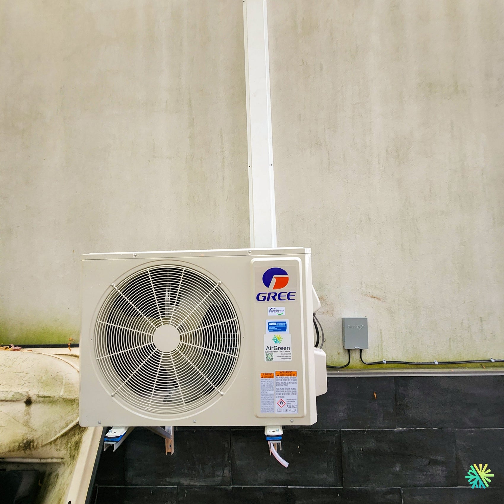 Installation d’une thermopompe murale GREE CROSSOVER R32 à Laval : climatiseur mini split performant, discret et prêt pour les hivers québécois