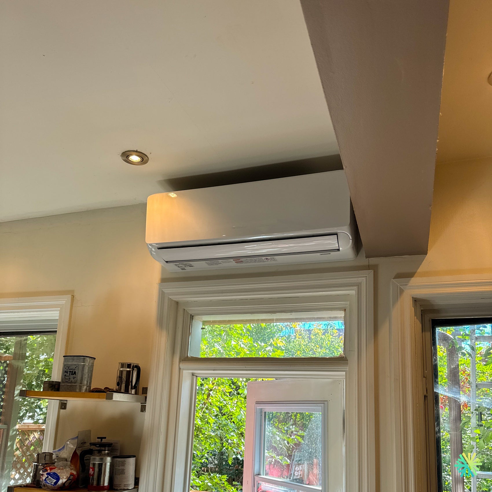 Installation d'une thermopompe murale 2 têtes GREE FreeMatch R32 (GWHD(24)ND6MO) à Beaconsfield, dans le West Island de Montréal
