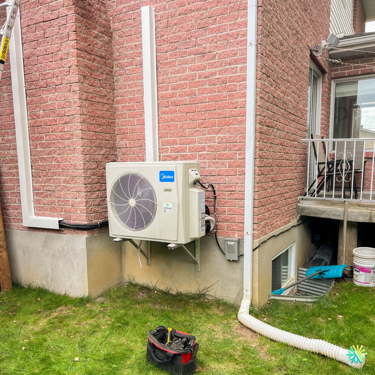 Installation d’une thermopompe triple zone MIDEA MIDEA28 de 27 000 BTU à Venise-en-Québec, en Montérégie
