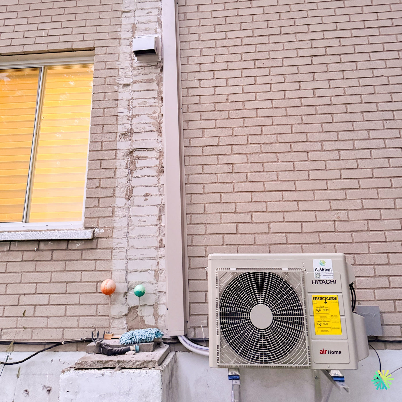 Installation d’une thermopompe murale Hitachi airHome 600 à Terrebonne, sur la Rive-Nord de Montréal